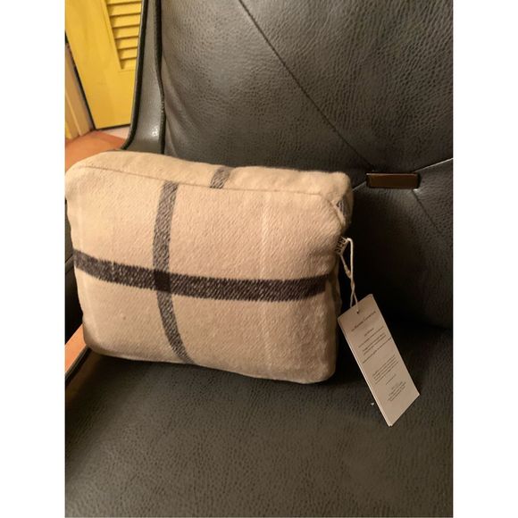 NWT Beis Throw Packable Poncho Coat in Plaid - One Size - Picture 6 of 8